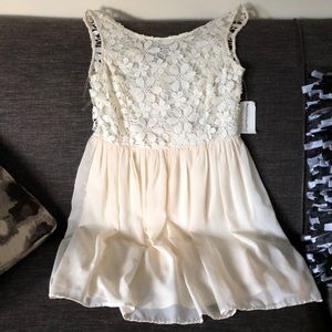 Mystique boutique nyc lace dress size LG NWT